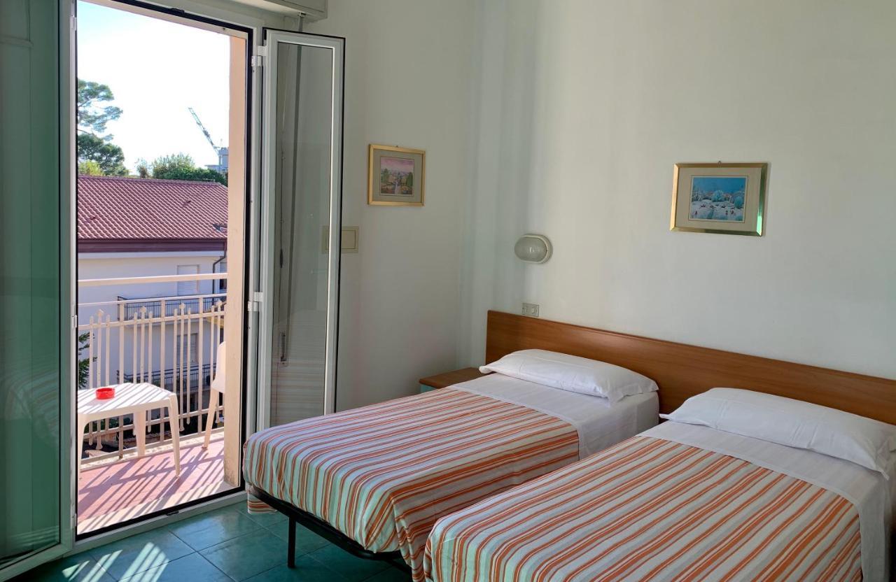 Hotel Garni Picnic Riccione Buitenkant foto