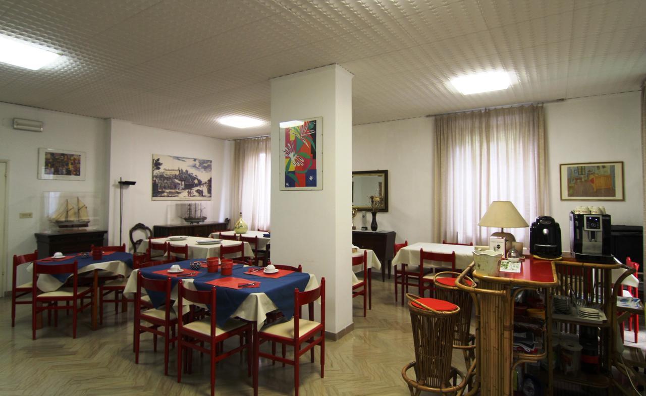 Hotel Garni Picnic Riccione Buitenkant foto