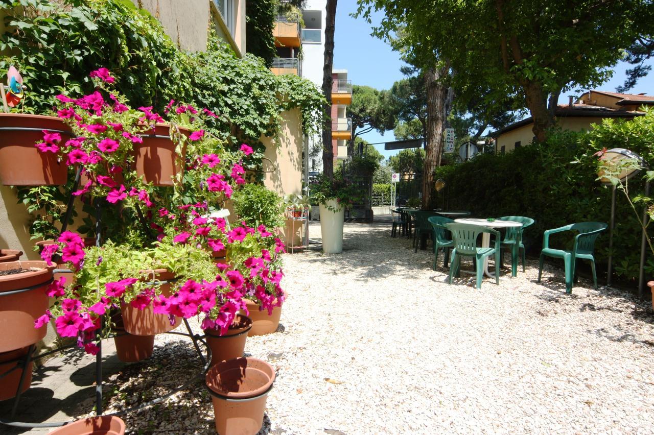 Hotel Garni Picnic Riccione Buitenkant foto