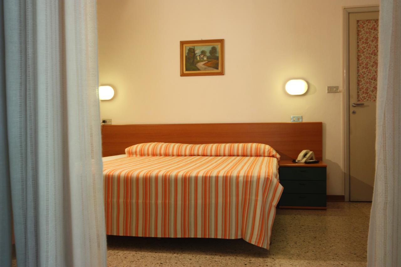 Hotel Garni Picnic Riccione Buitenkant foto