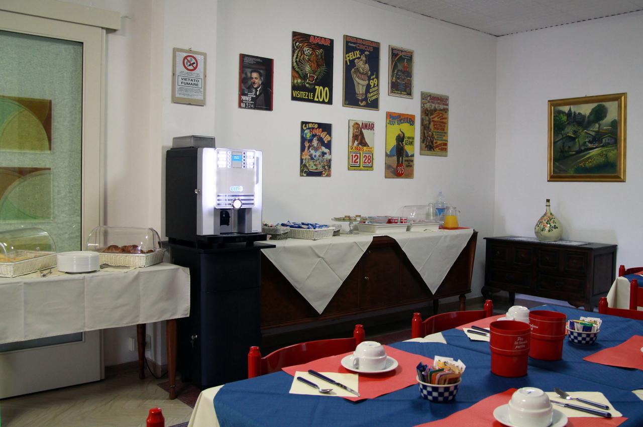 Hotel Garni Picnic Riccione Buitenkant foto