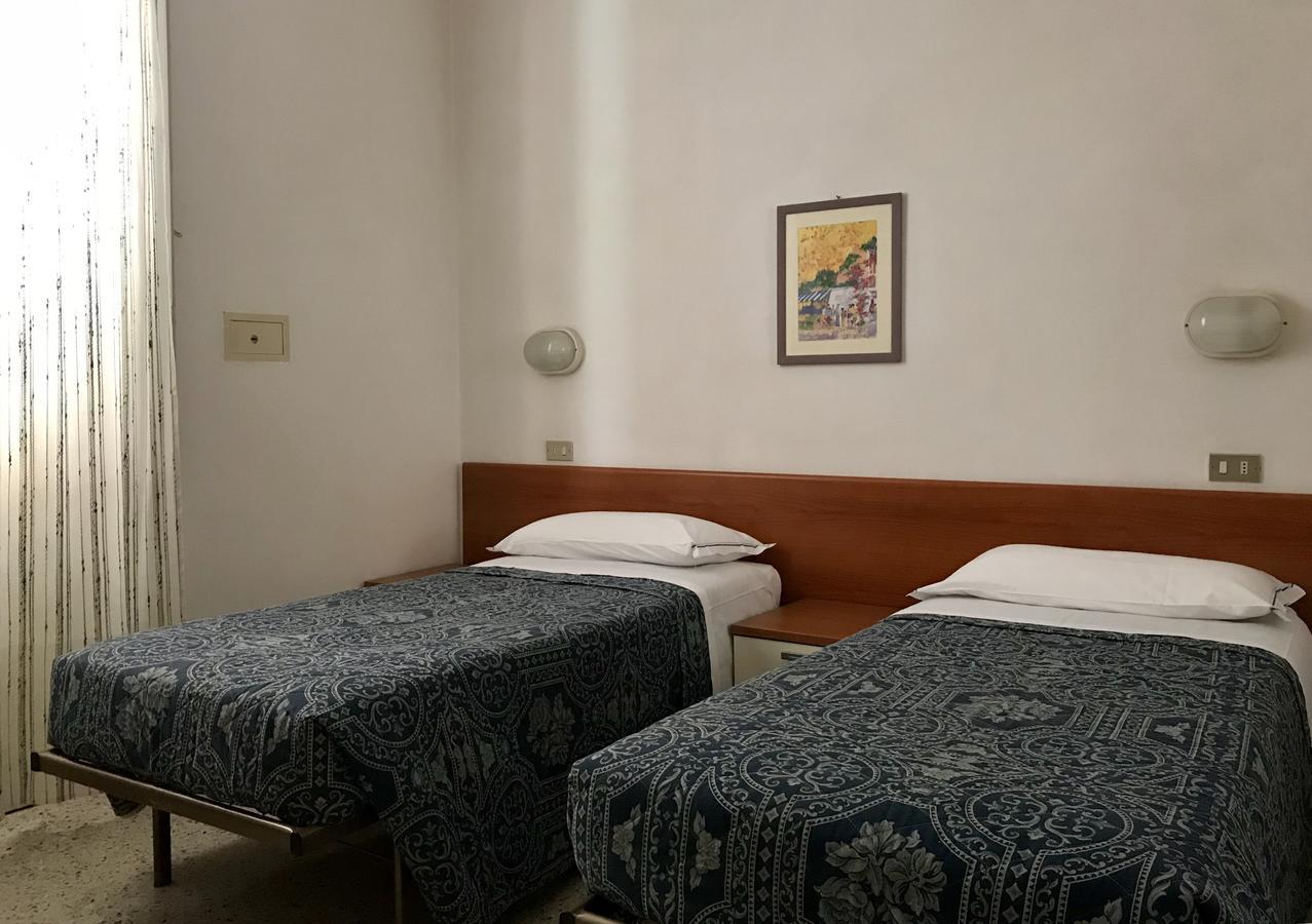 Hotel Garni Picnic Riccione Buitenkant foto