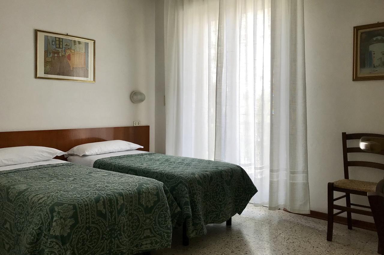 Hotel Garni Picnic Riccione Buitenkant foto